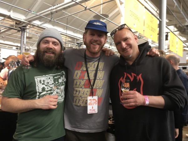 ヘッドブルワー(左)とTim(中)。Mikkeller Beer Celebration Copenhagen 2019にて再会。